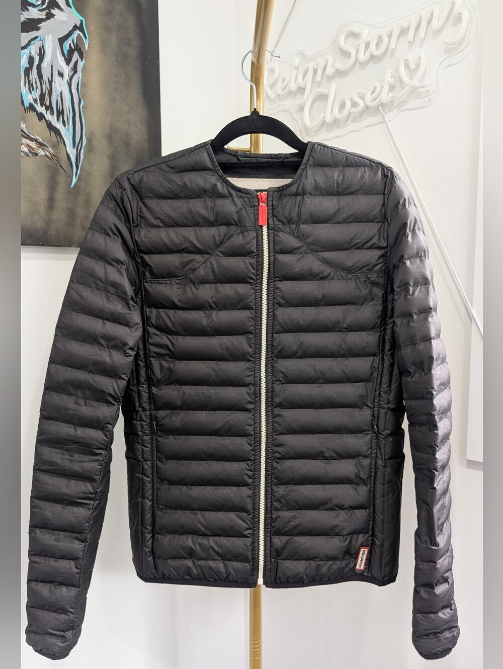 Hunter Black Quilted Women's Lightweight Puffer Jacket with Red Zip Pull